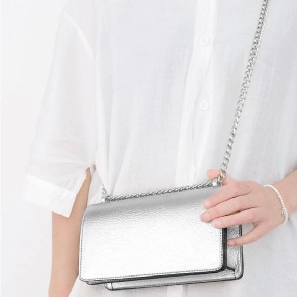 Metallic Minimalist Chain Flap Square Bag - Picture 3 of 6